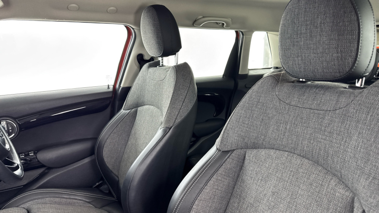 MINI Hatchback 1.5 Cooper II 5dr Auto [Chili Pack] Petrol Hatchback